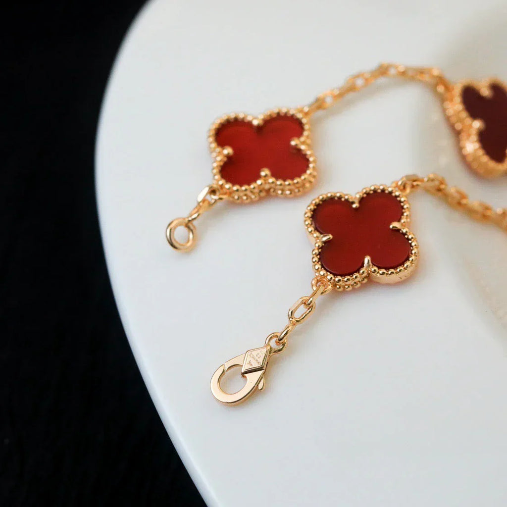 [Loco ]New  CLOVER 5 MOTIF RED CORNELIAN BRACELET COLLECTION