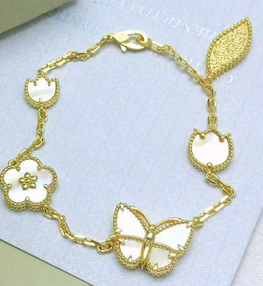 [Loco ] 26 NEW CLOVER LUCKY LIGHT YELLOW AND WHITE SET