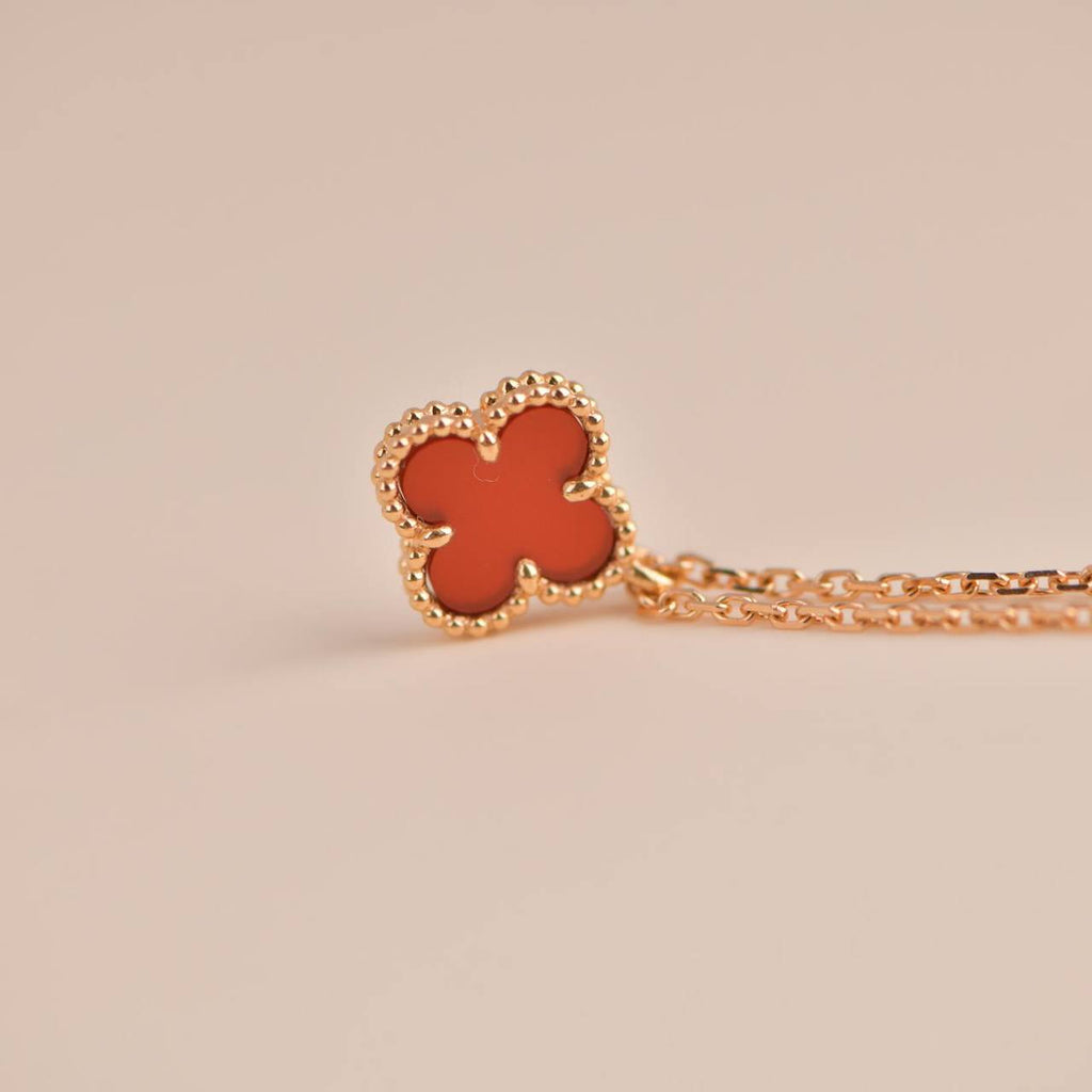 Loco CLOVER MINI 9.5MM WHITE CARNELIANS NECKLACE