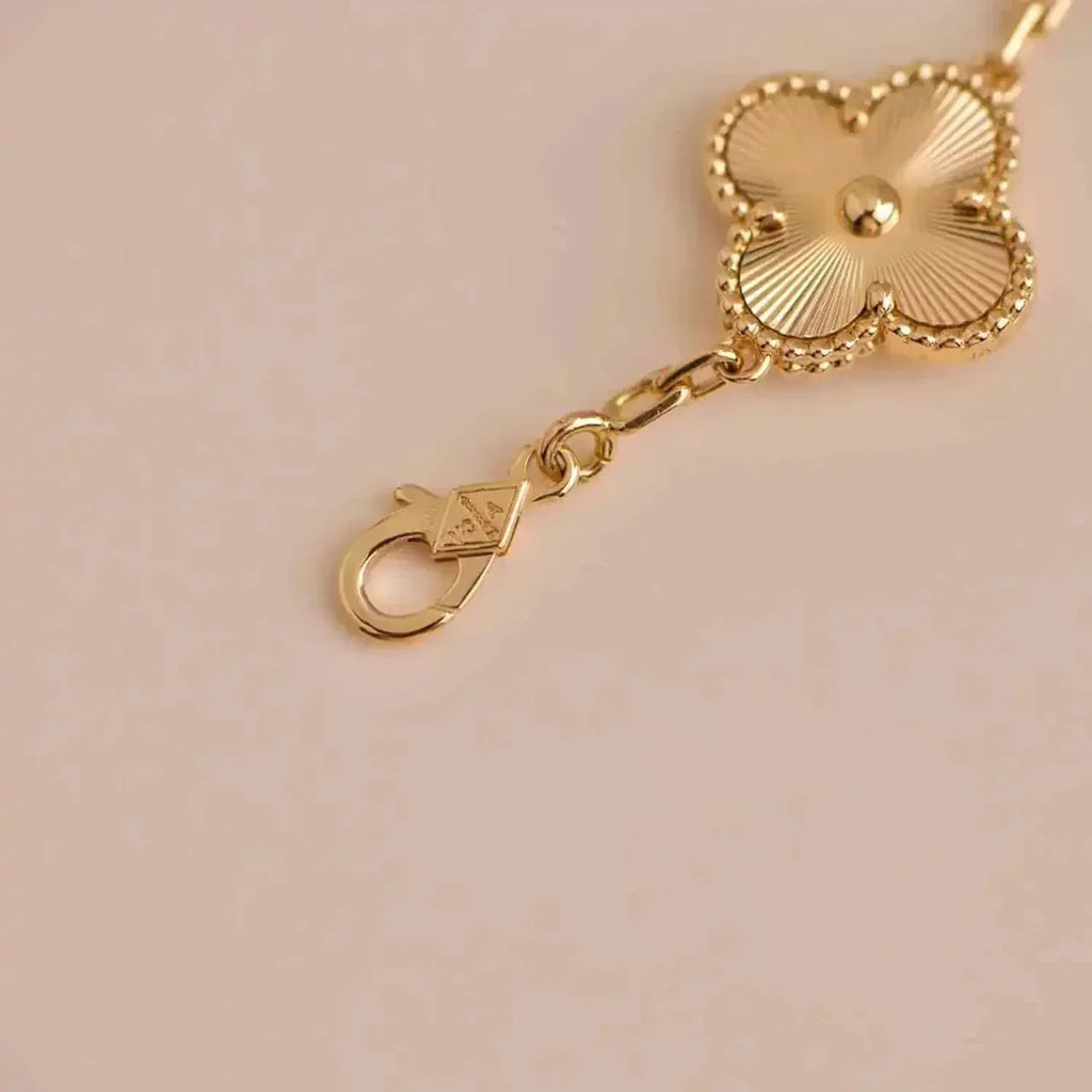 [Loco ]New  CLOVER 5 MOTIF LASER BRACELET COLLECTION
