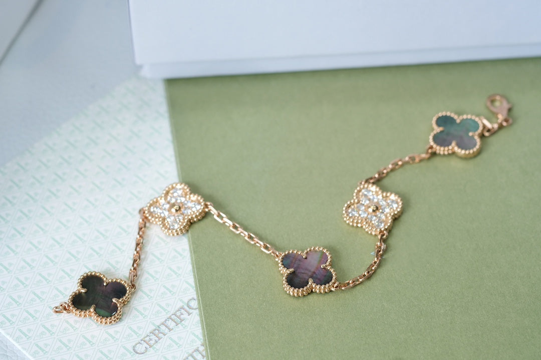 [Loco ]New CLOVER 5 MOTIF GRAY MOP BRACELET COLLECTION