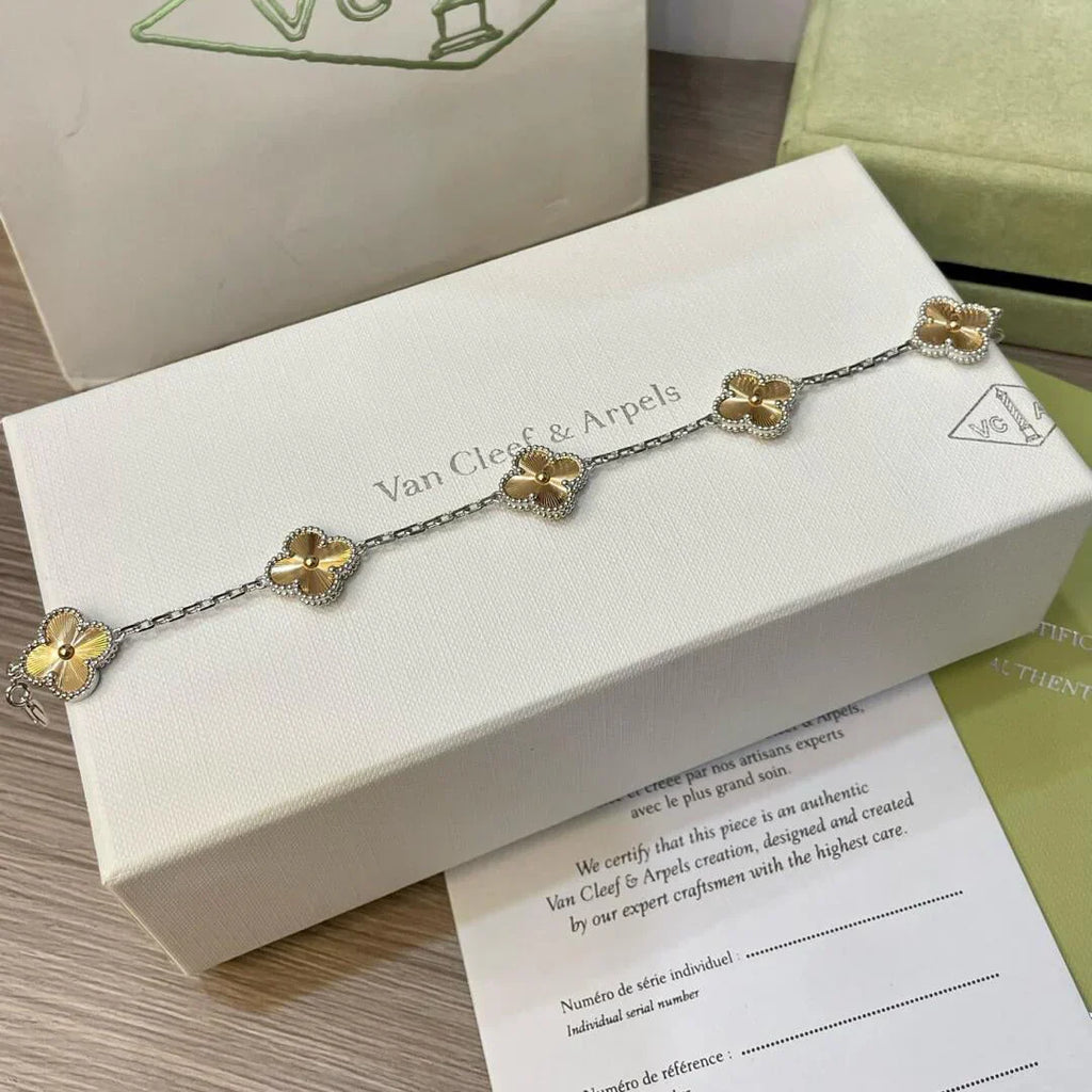 [Loco ]New  CLOVER 5 MOTIF LASER BRACELET COLLECTION