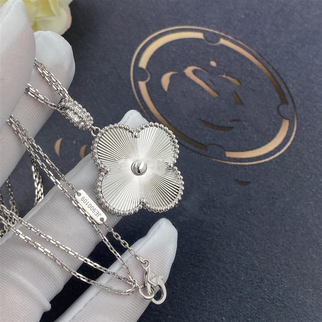 Loco CLOVER 25MM SILVER BIG CLOVER NECKLACE