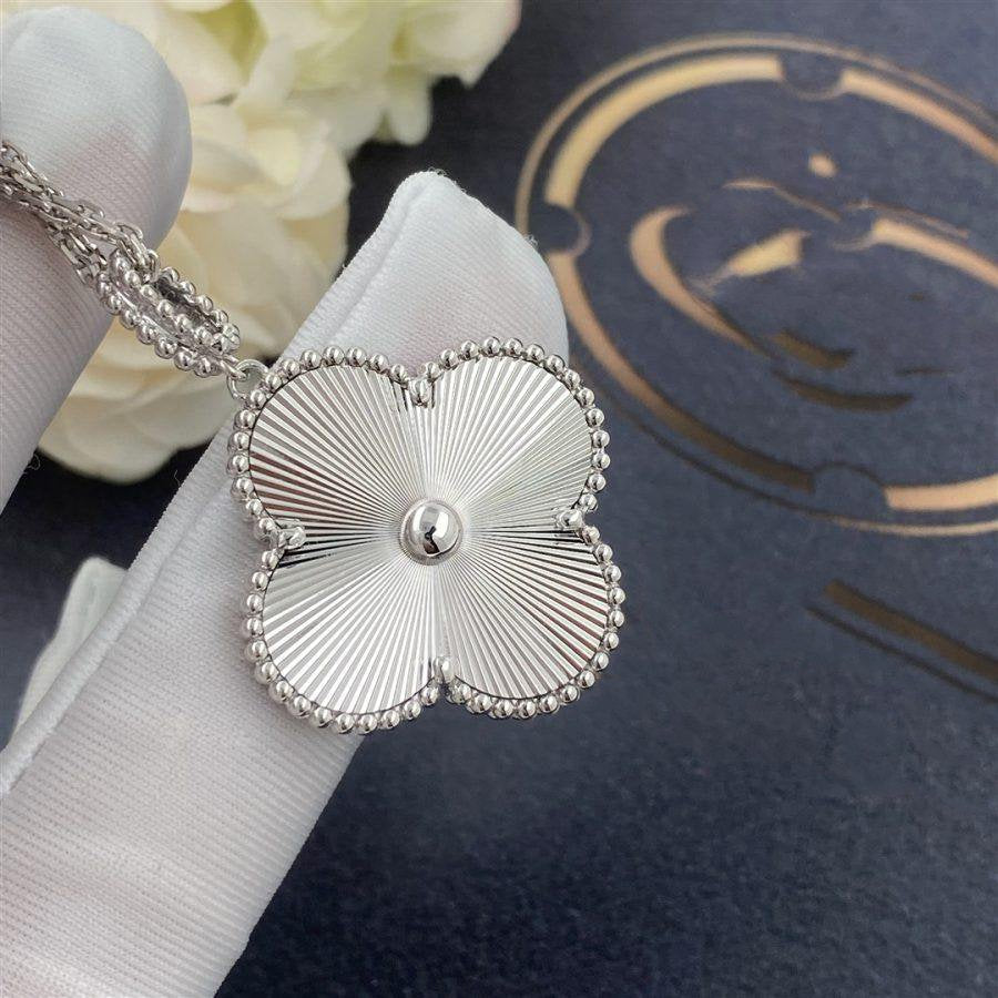 Loco CLOVER 25MM SILVER BIG CLOVER NECKLACE