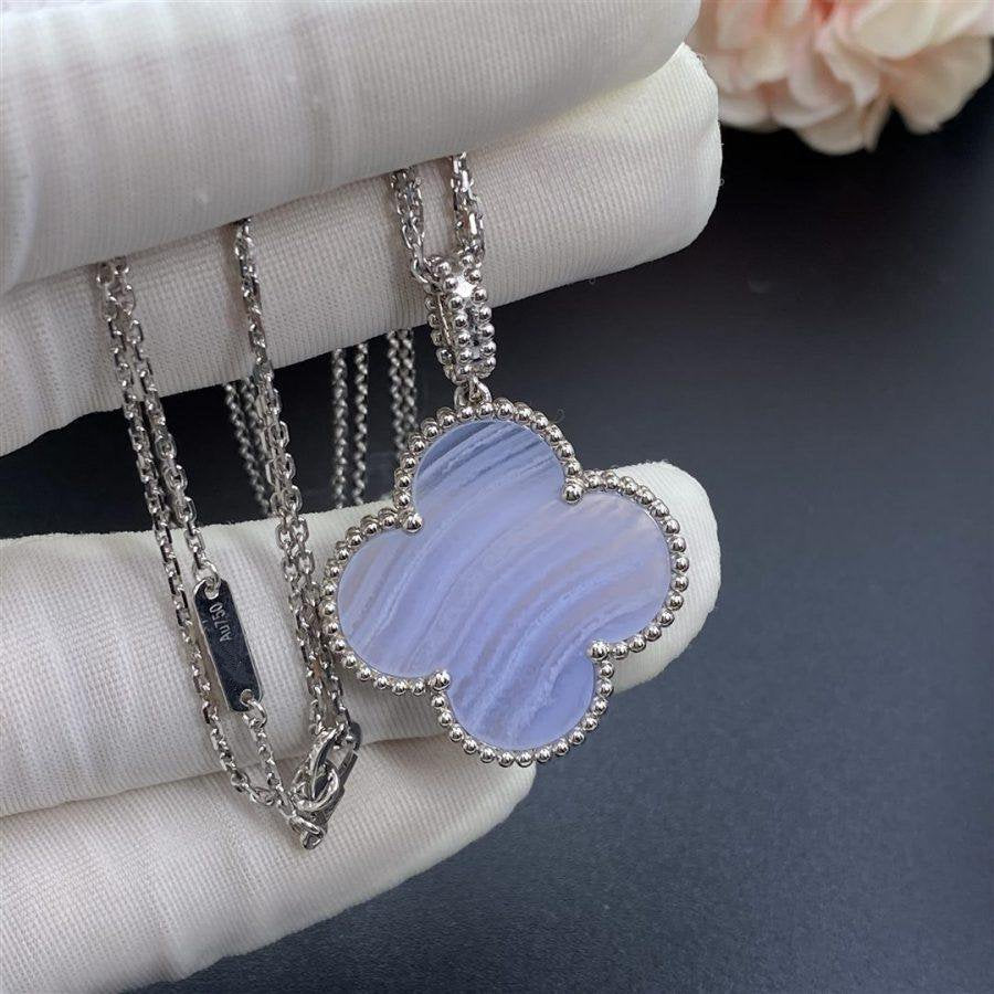 Loco CLOVER SILVER CHALCEDONY BIG CLOVER NECKLACE