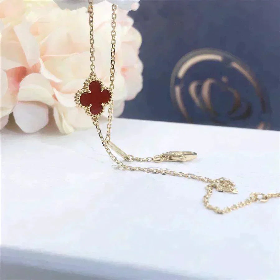 Loco CLOVER  CARNELIAN SINGLE FLOWER BRACELET