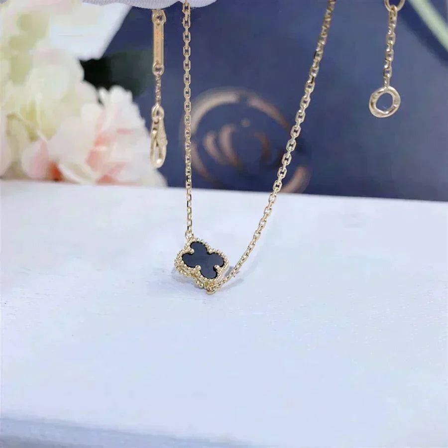Loco CLOVER ONYX SINGLE FLOWER BRACELET