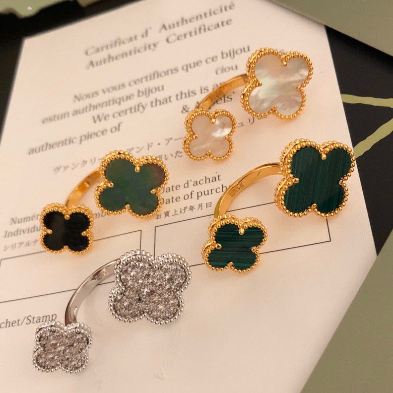 Loco CLOVER BETWEEN THE FINGER RING
