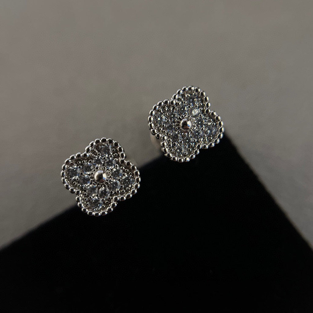 Loco CLOVER MINI DIAMOND STUD EARRINGS