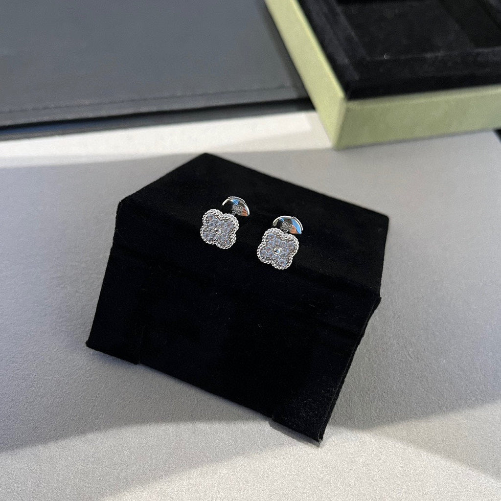 Loco CLOVER MINI DIAMOND STUD EARRINGS